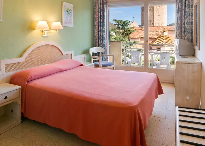 Отель Merce Пинеда-де-Мар