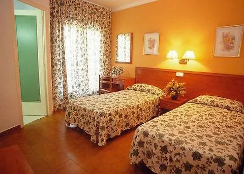 Merce Отель Пинеда-де-Мар